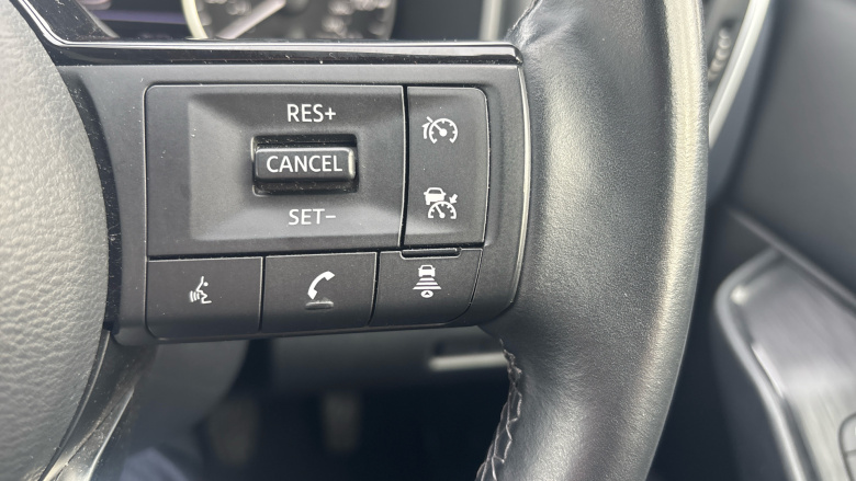 Nissan Qashqai 1.3 DiG-T MH Acenta Premium 5dr Petrol Hatchback